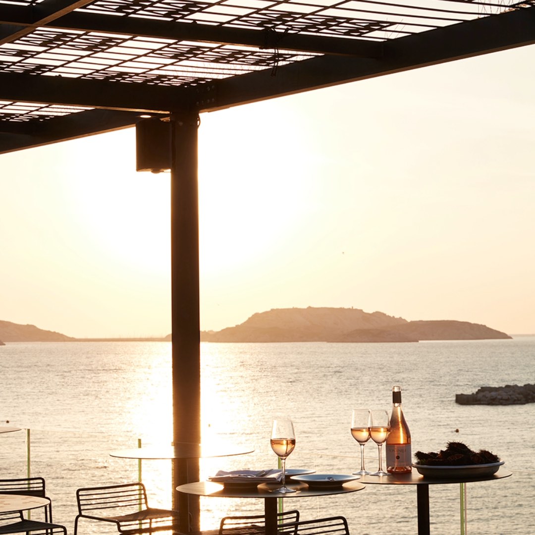 hotel-les-bords-de-mer-marseille-restaurant-rooftop-lunch-with-a-view-south-france-seaview