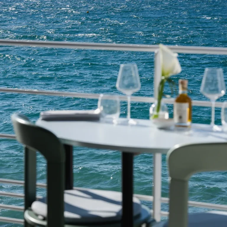 hotel-les-bords-de-mer-marseille-brunch-avec-vue