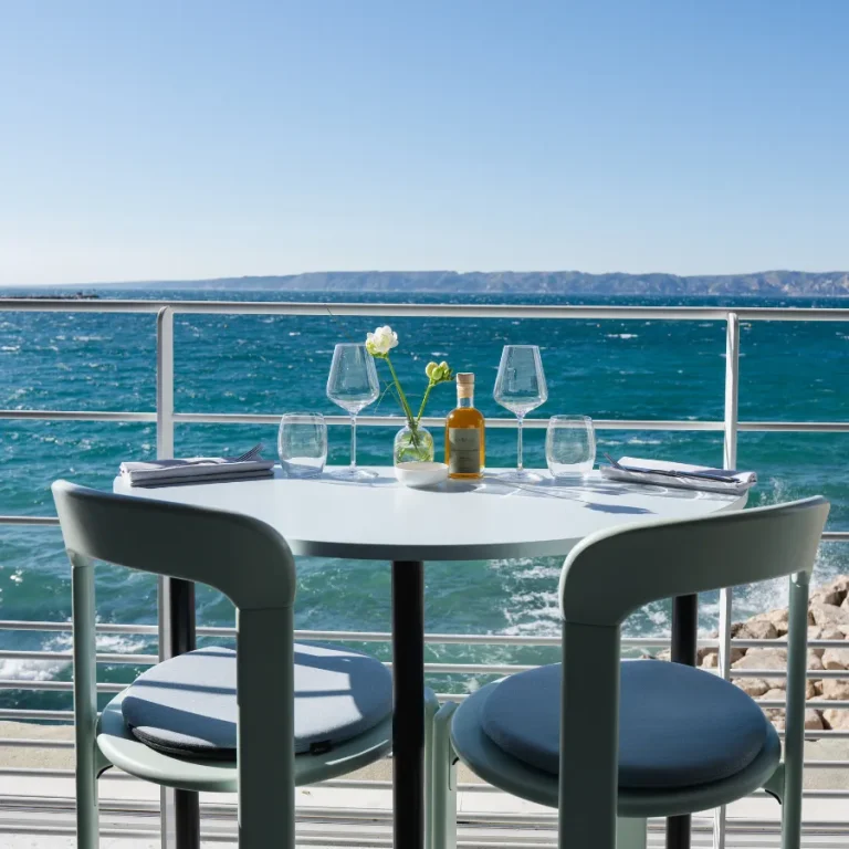 hotel-les-bords-de-mer-marseille-brunch-terrasse