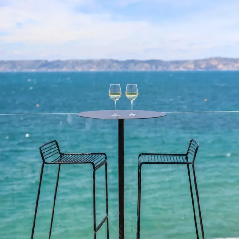 hotel-les-bords-de-mer-marseille-louise-perrone-les-dejeuners-bleus-rooftop